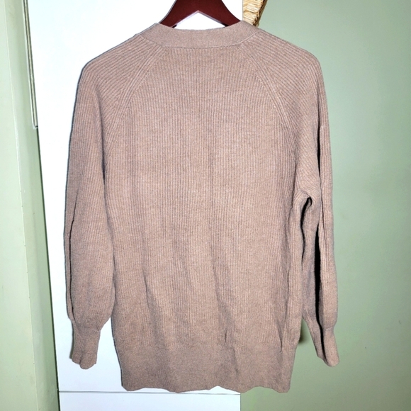 Aritzia Babaton Bespoke ribbed button V neck Cardigan beige Oversized xxs Small - Picture 4 of 6